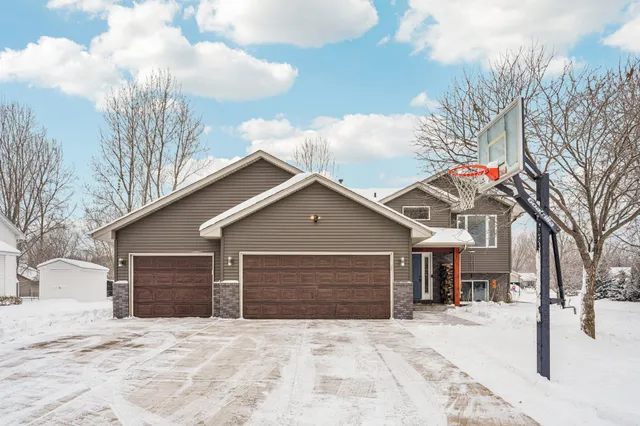 $375,000 | 29614 Nathan Avenue, Lindstrom, MN 55045