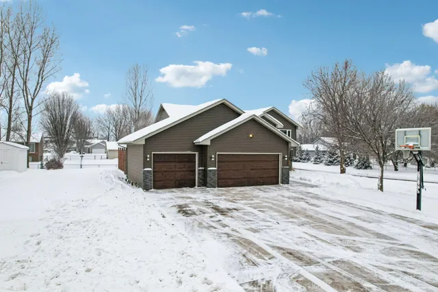$375,000 | 29614 Nathan Avenue, Lindstrom, MN 55045