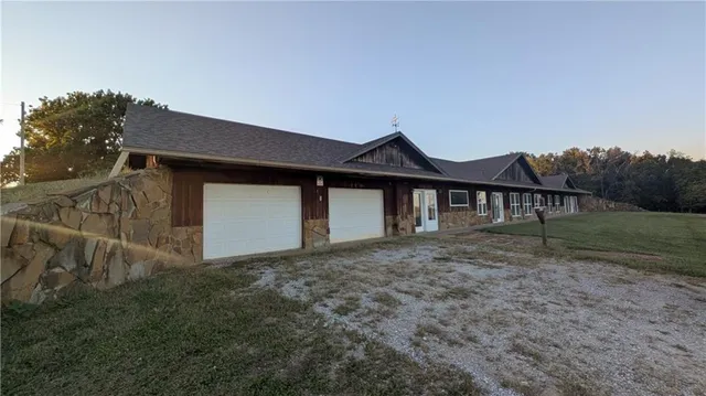 $849,000 | 742 Monroe Street, El Dorado Springs, MO 64744