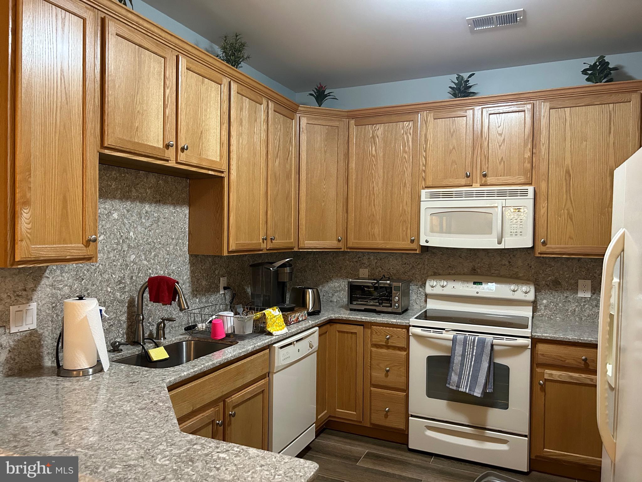 104 Raphael Court Williamstown, NJ 08094 - Photo 3 of 16 Gallery Image 3