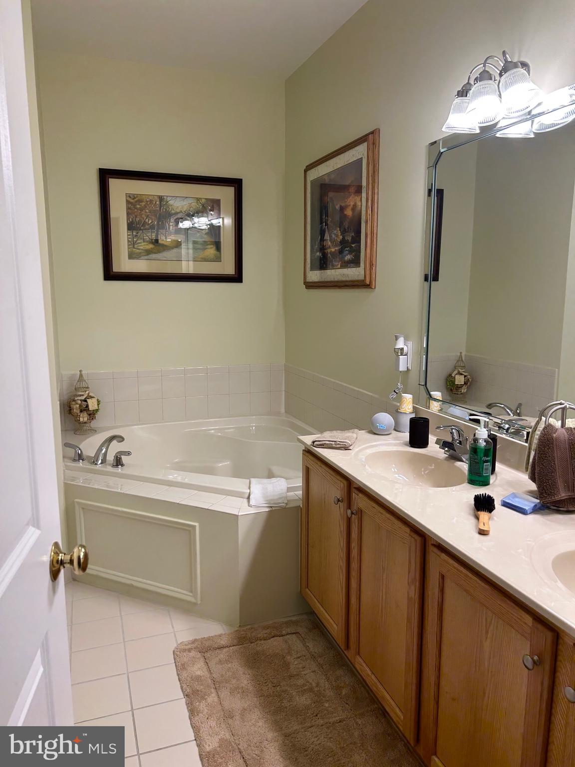 104 Raphael Court Williamstown, NJ 08094 - Photo 10 of 16 Gallery Image 10