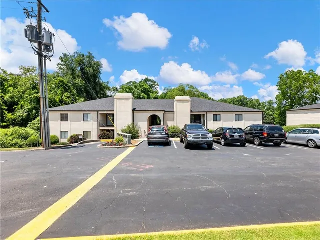 $2,000 | 605 Candler Street, Unit C2, Gainesville, GA 30501