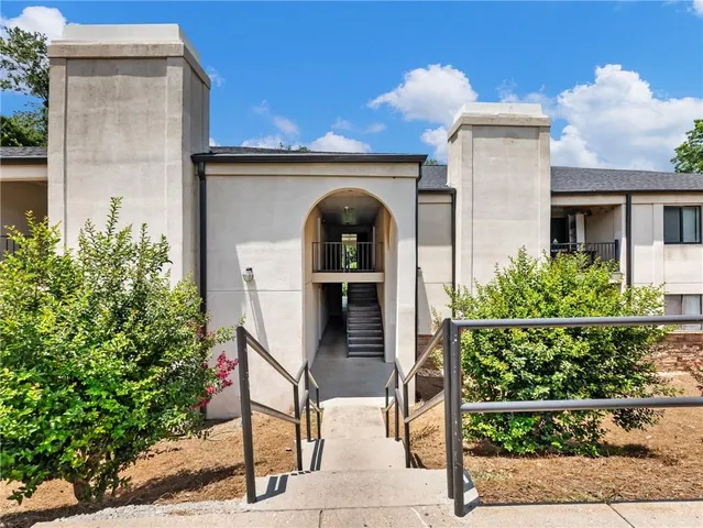 $2,000 | 605 Candler Street, Unit C2, Gainesville, GA 30501