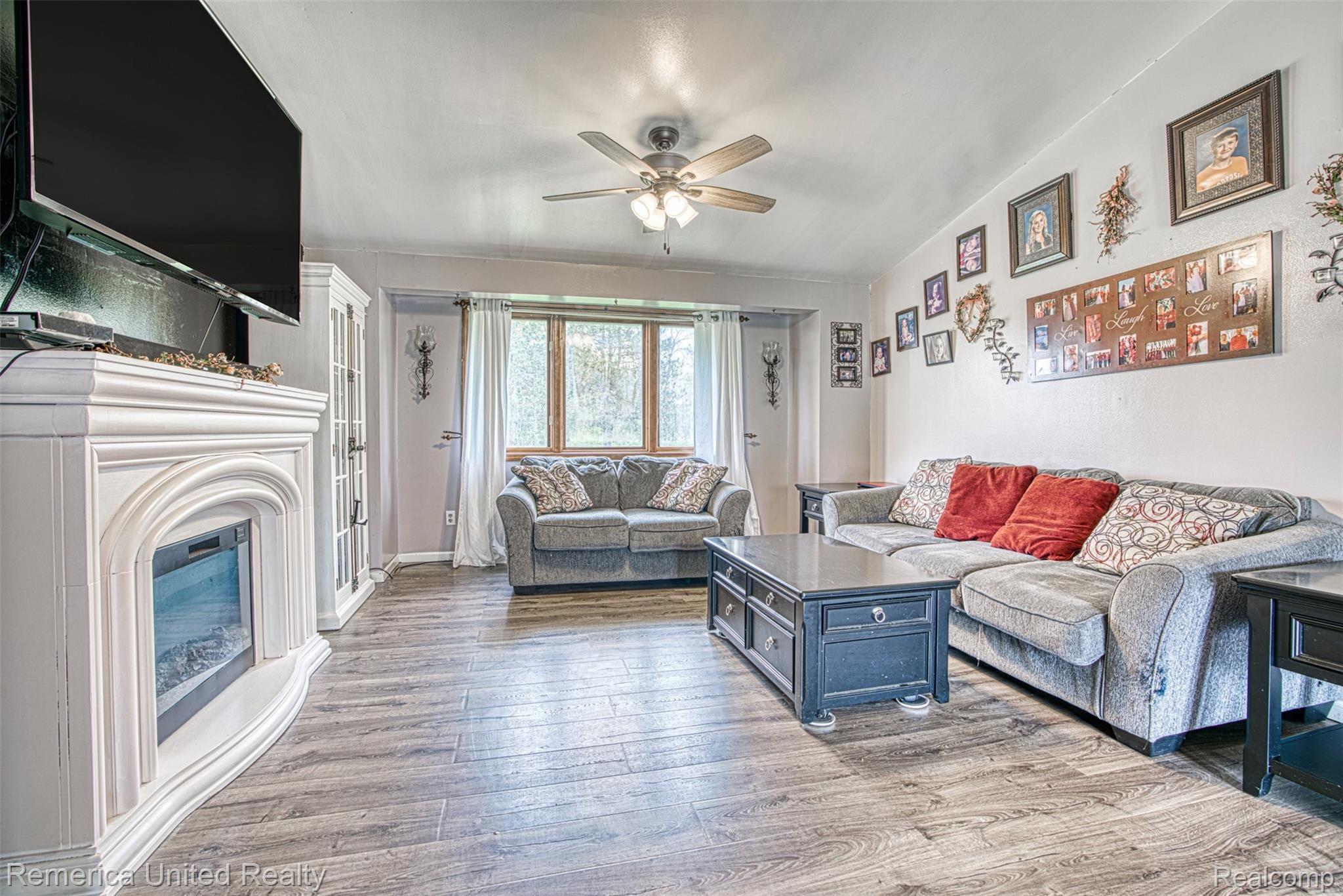 4687 Lansing Road Bancroft, MI 48414 - Photo 20 of 28 Living Room.jpg