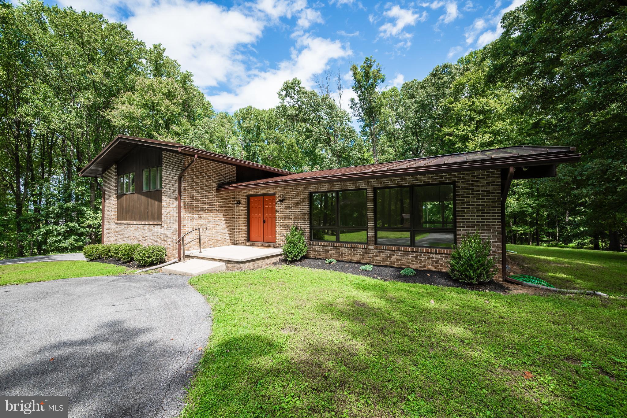 14048 Howard Road Dayton, MD 21036 - Photo 2 of 42 Mid century modern w/circle driveway & 3+ acres