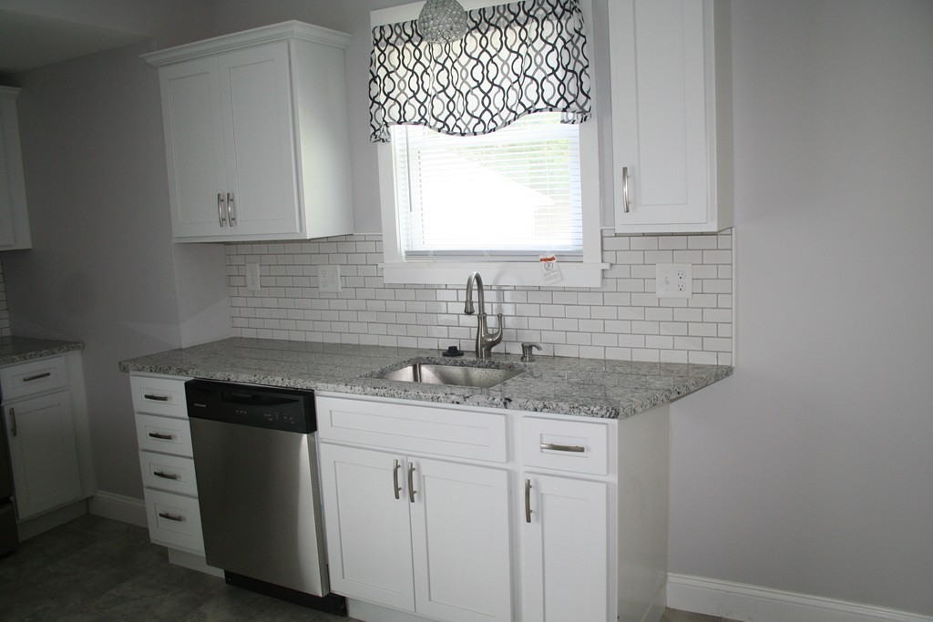 36 Irvington Street Springfield, MA 01108 - Photo 3 of 25 Gallery Image 3