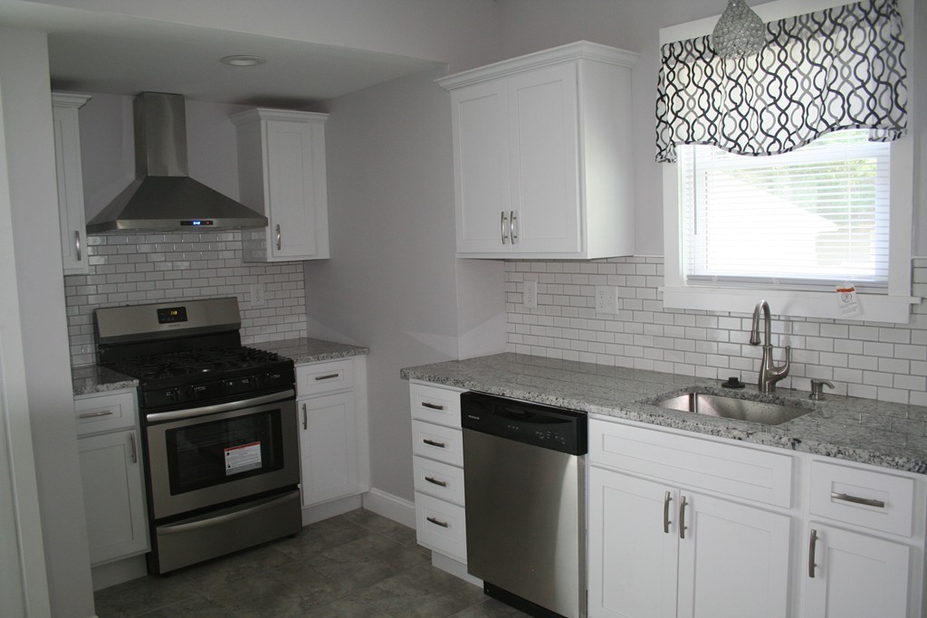 36 Irvington Street Springfield, MA 01108 - Photo 4 of 25 Gallery Image 4