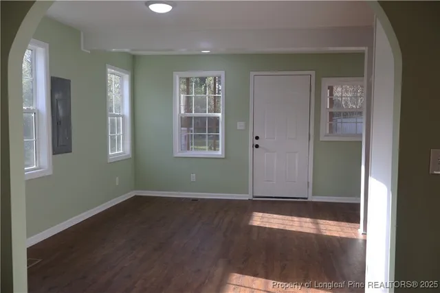 a view of a backyard