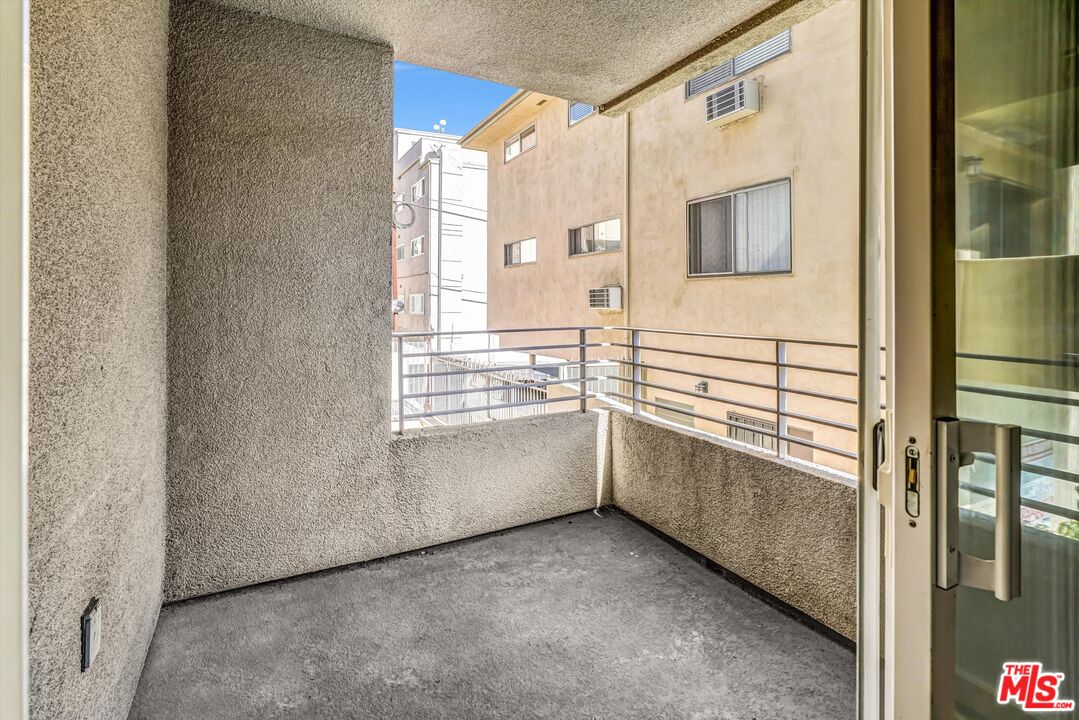 7249 Franklin Avenue, Unit 204 Los Angeles, CA 90046 - Photo 8 of 17 a view of an empty room and window