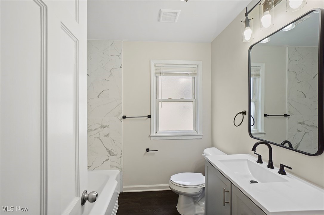13645 Cedar Road Cleveland, OH 44118 - Photo 21 of 30 Up - Full Bathroom