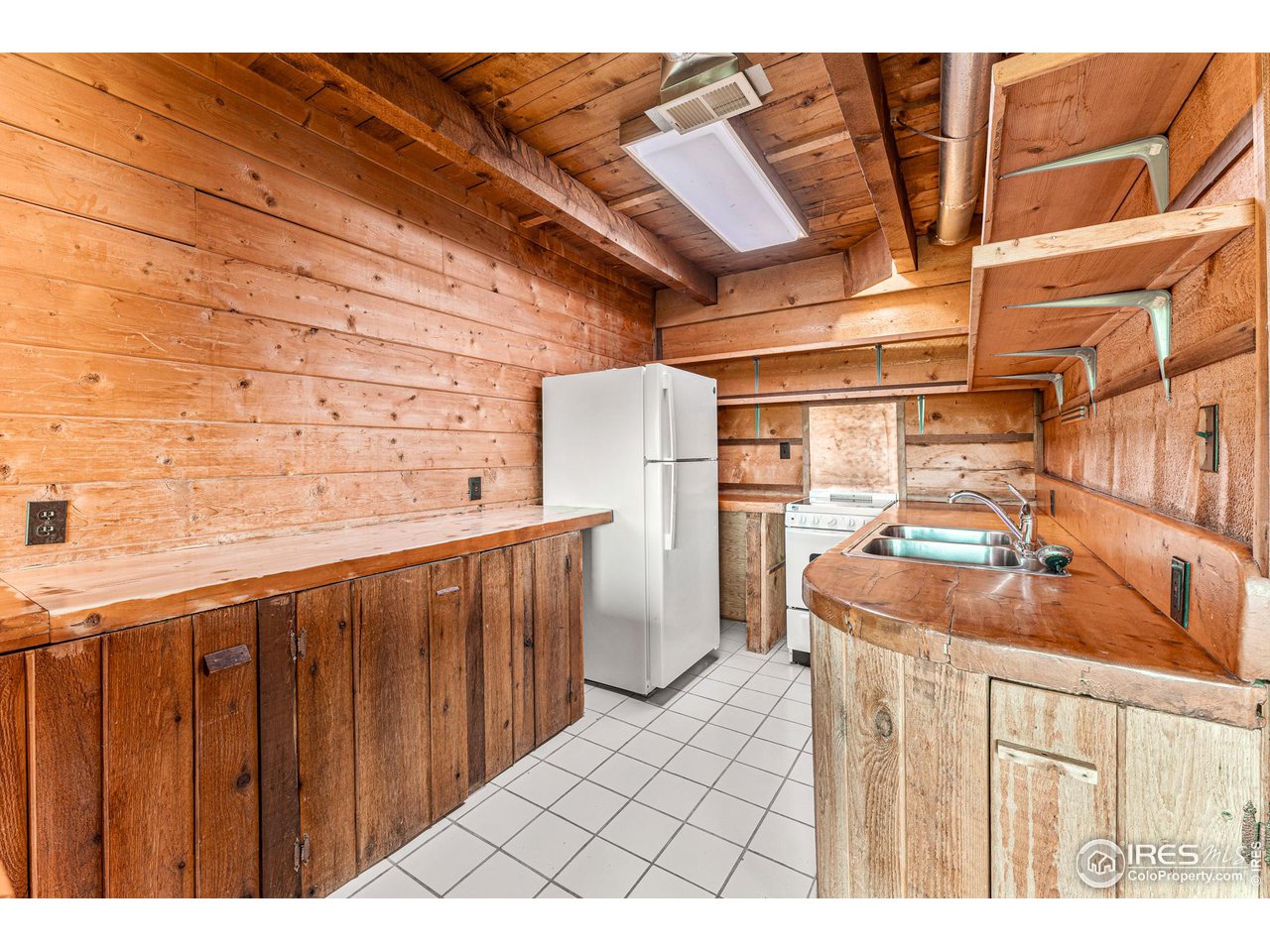 3907 Ridge Road Nederland, CO 80466 - Photo 26 of 40 Wet bar perfect for entertaining!