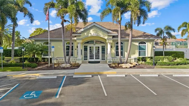 $625,000 | 331 Meadow Beauty Court, Venice, FL 34293