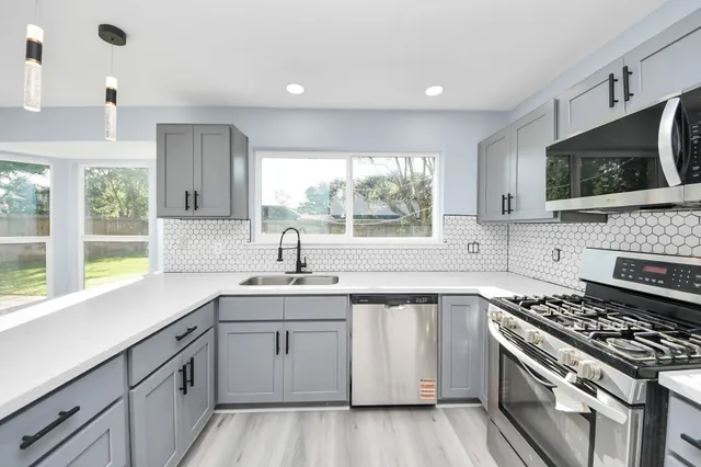 $359,000 | 4211 Royal Manor Drive, Pasadena, TX 77505