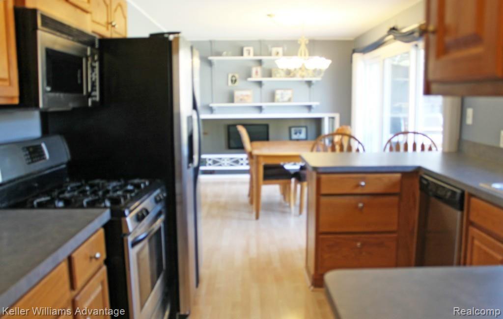 35726 Springvale Street Farmington, MI 48331 - Photo 5 of 21 Kitchen 2.jpg