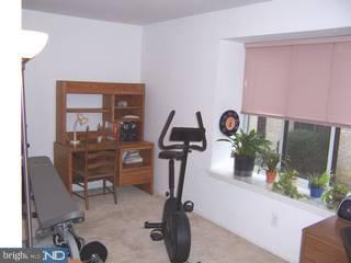 2710 Red Oak Circle Springfield, PA 19064 - Photo 4 of 6 Gallery Image 4