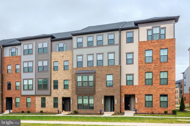 $3,200 | 14049 Sunrise Valley Drive, Unit 7P, Herndon, VA 20171