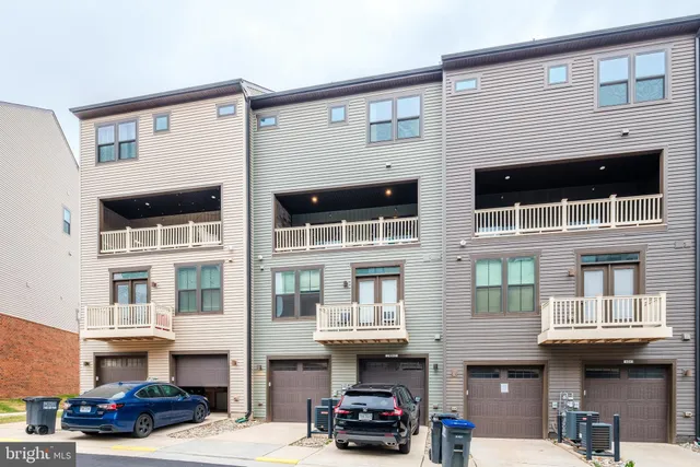 $3,200 | 14049 Sunrise Valley Drive, Unit 7P, Herndon, VA 20171