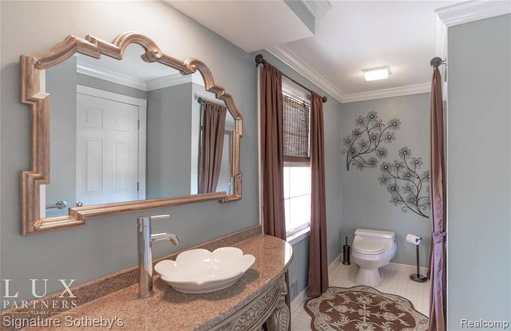 563 Shelden Road Grosse Pointe Shores, MI 48236 - Photo 19 of 25