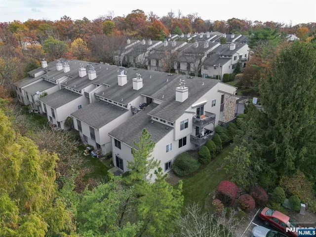 a view of entryway front of house