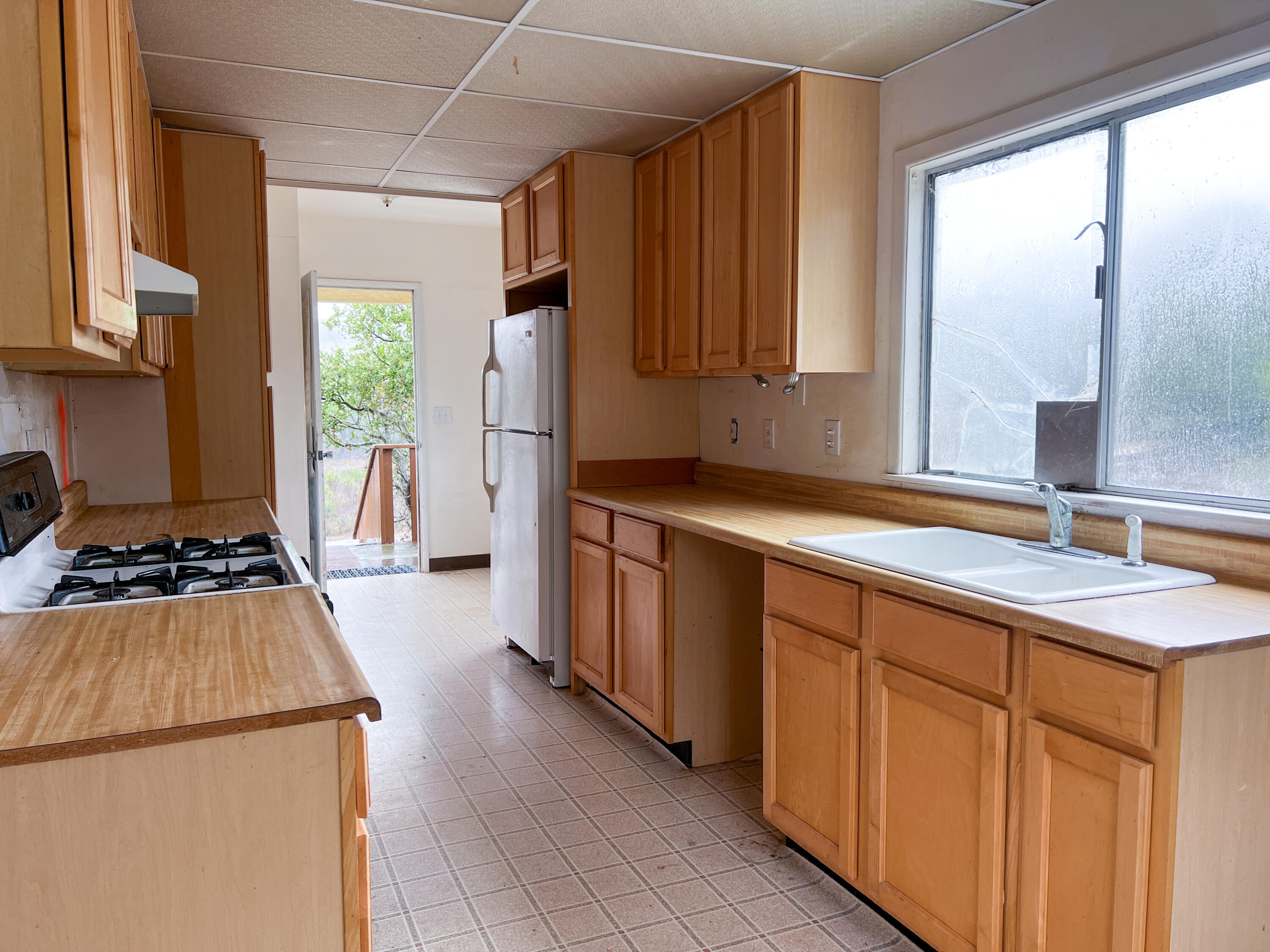 1990 Tularosa Road Lompoc, CA 93436 - Photo 29 of 36 Kitchen