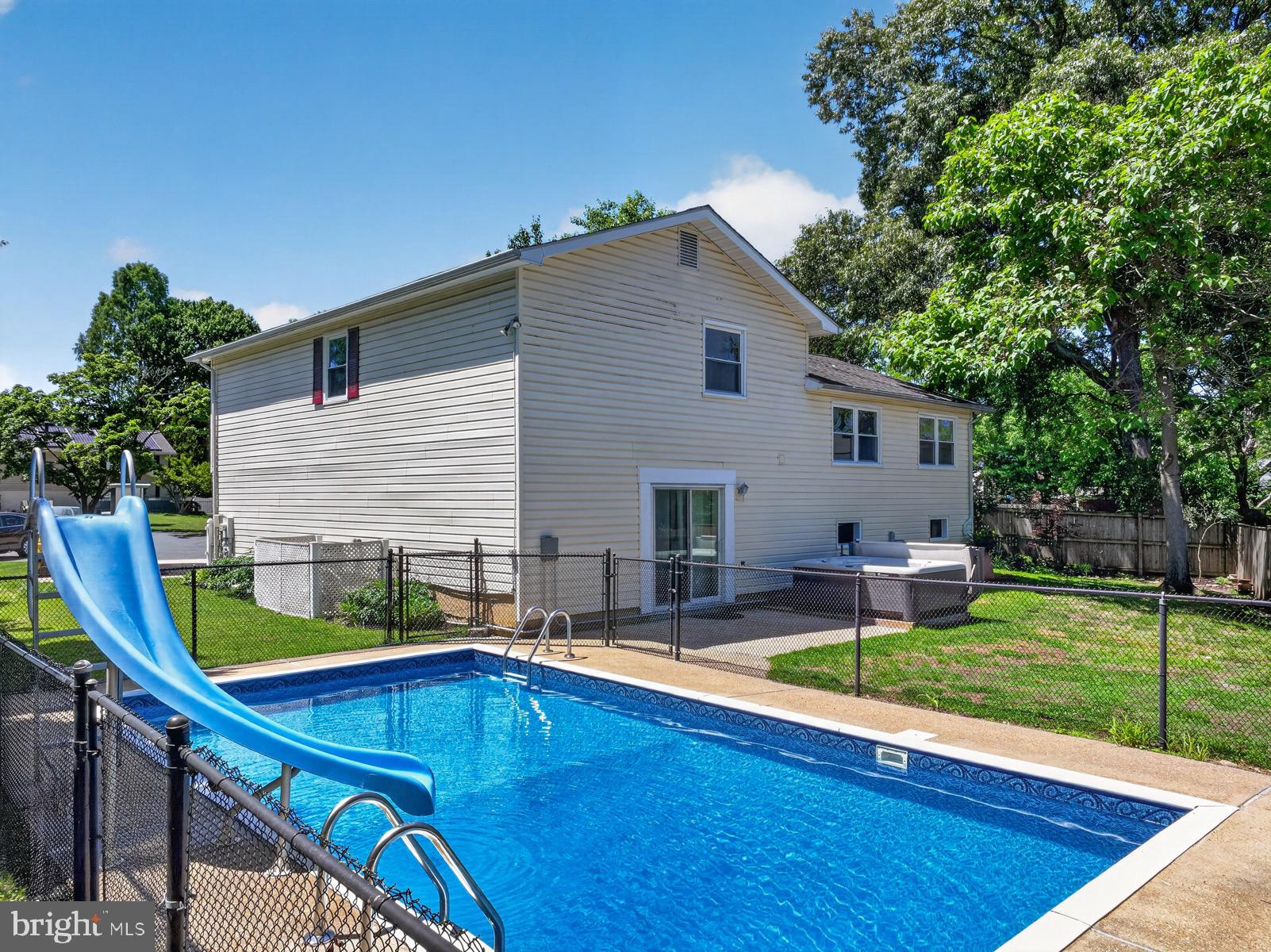 422 Ridgeview Court Arnold, MD 21012 - Photo 6 of 54 Back of House & Pool