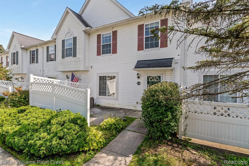 22040 Cape Cod Way Farmington Hills, MI 48336 - Photo 1 of 37