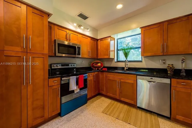 $4,950 | 7830 Southwest 99th Street, Miami, FL 33156