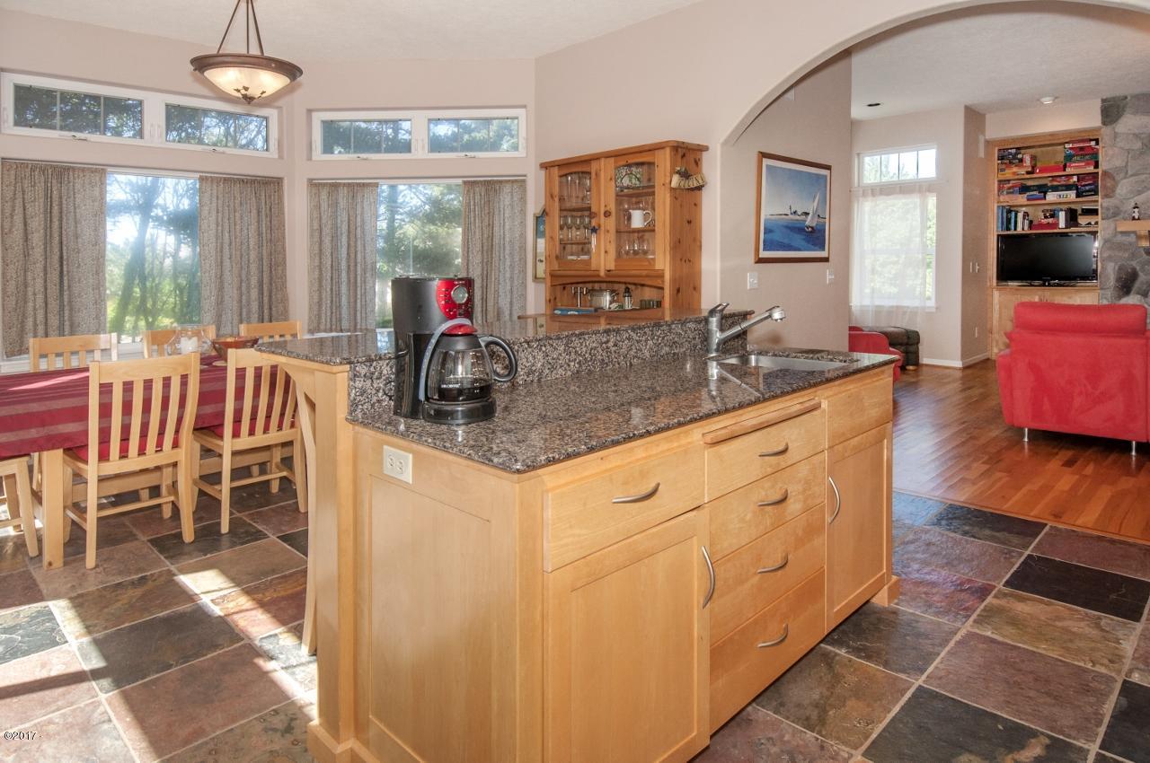 450 Edgewater Depoe Bay, OR 97341 - Photo 10 of 51 Kitchen and Dining