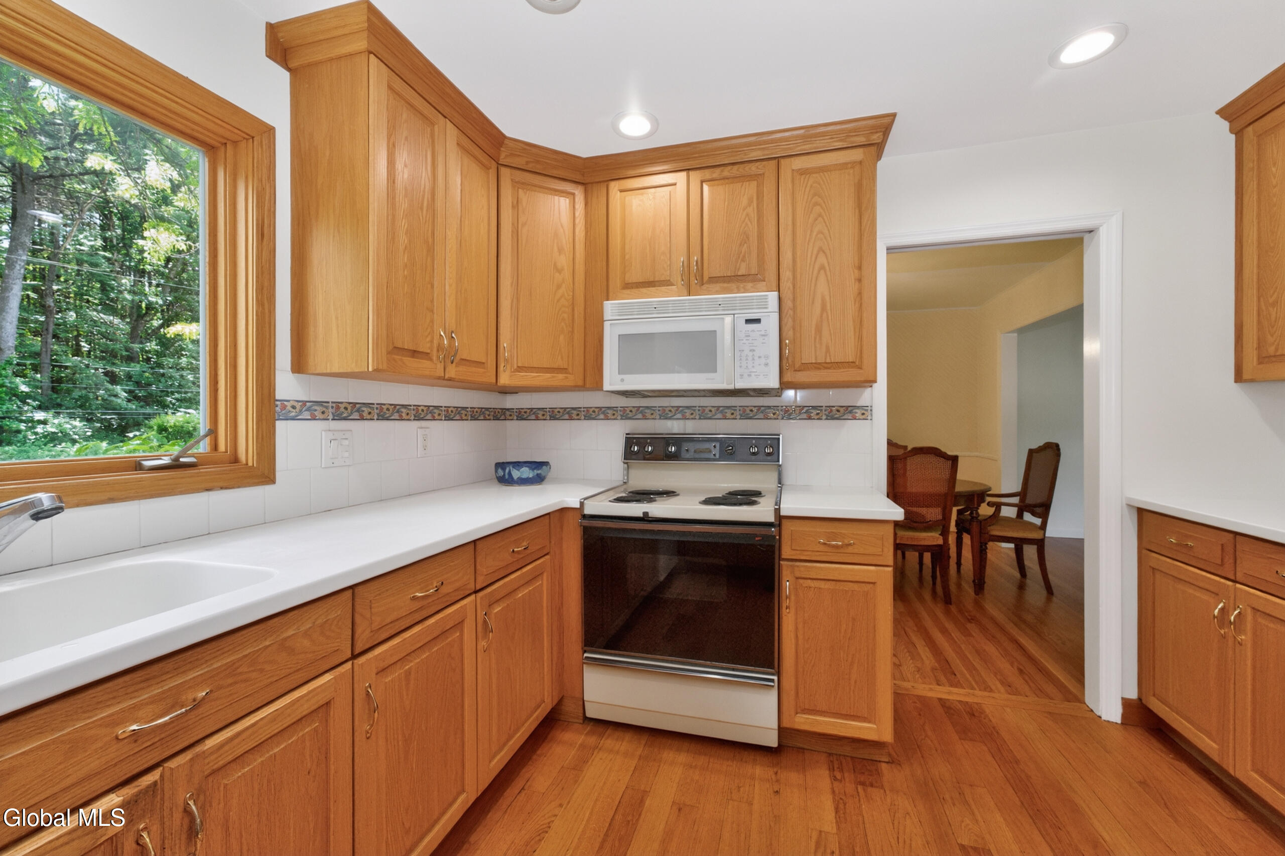 1222 Hempstead Road Niskayuna, NY 12309 - Photo 23 of 52 4 Kitchen 7
