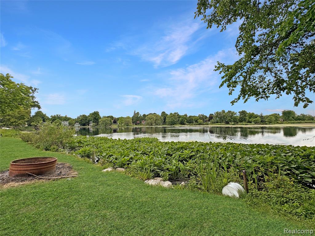 615 Senecal Street Fenton, MI 48430 - Photo 2 of 13