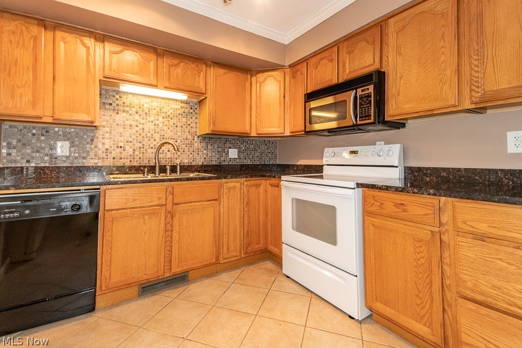 7395 Fox Mill Road, Unit C Mentor, OH 44060 - Photo 3 of 27
