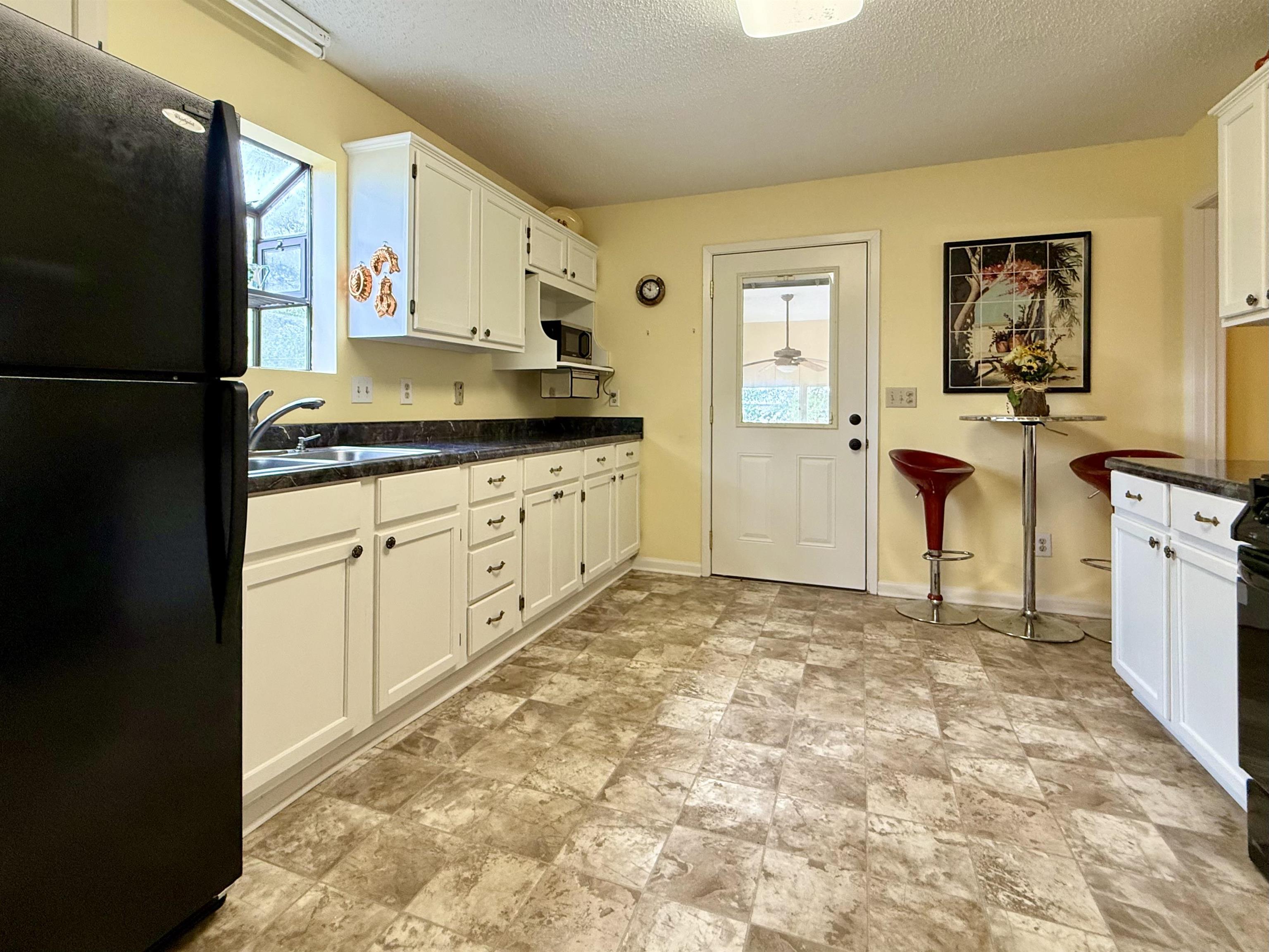 308 West 12th Avenue Gulf Shores, AL 36542 - Photo 8 of 41 Kitchen with breakfast area