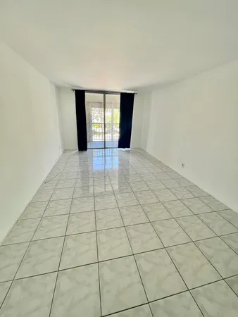 $1,800 | 2000 Atlantic Shores Boulevard, Unit 306, Hallandale Beach, FL 33009