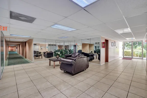 $1,800 | 2000 Atlantic Shores Boulevard, Unit 306, Hallandale Beach, FL 33009