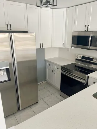 $1,800 | 2000 Atlantic Shores Boulevard, Unit 306, Hallandale Beach, FL 33009