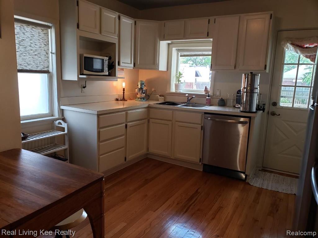 2646 Kenmore Road Berkley, MI 48072 - Photo 10 of 19