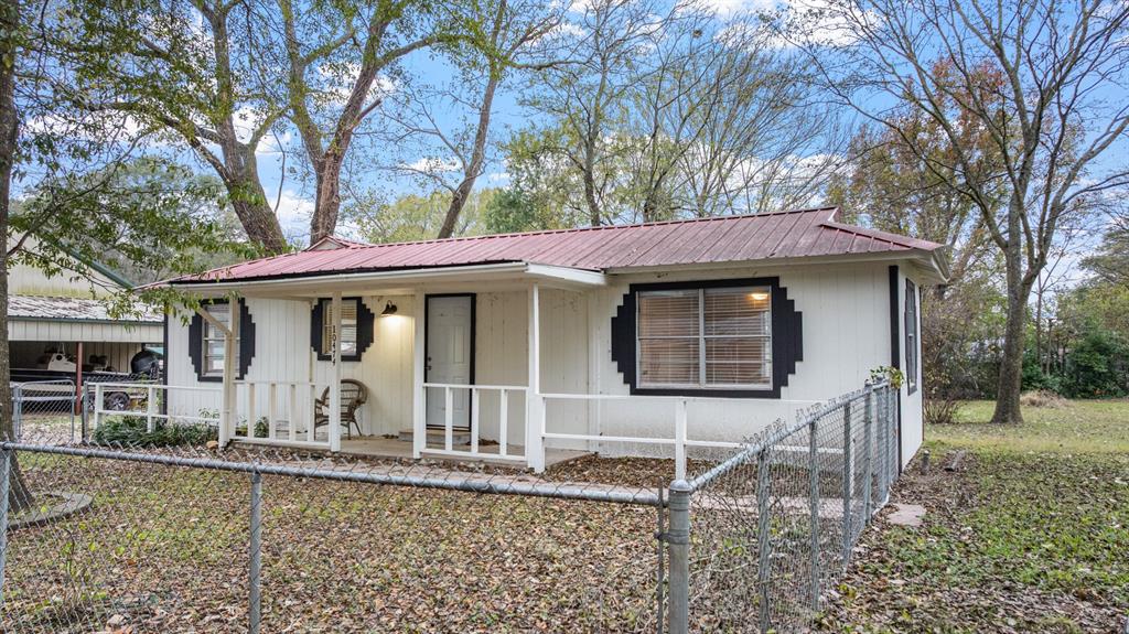 10474 Apache Street Wills Point, TX 75169 - Photo 5 of 29 a front view of a house with garden
