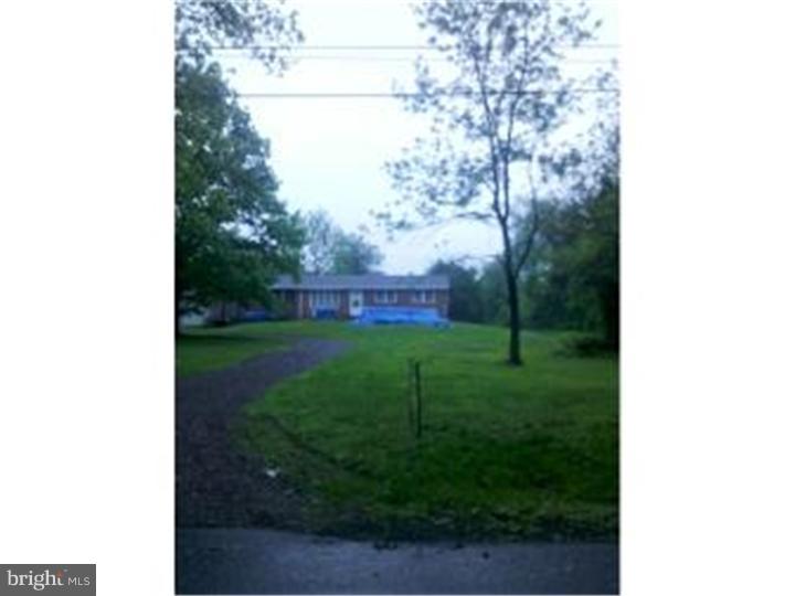 914 Forest Road Perkasie, PA 18944 - Photo 2 of 8 Driveway
