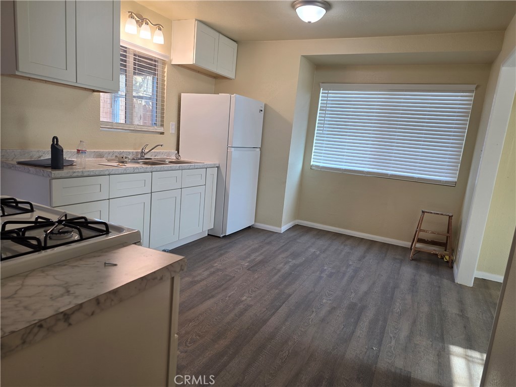 10090 Eddystone Street Riverside, CA 92503 - Photo 12 of 18 B kitchen