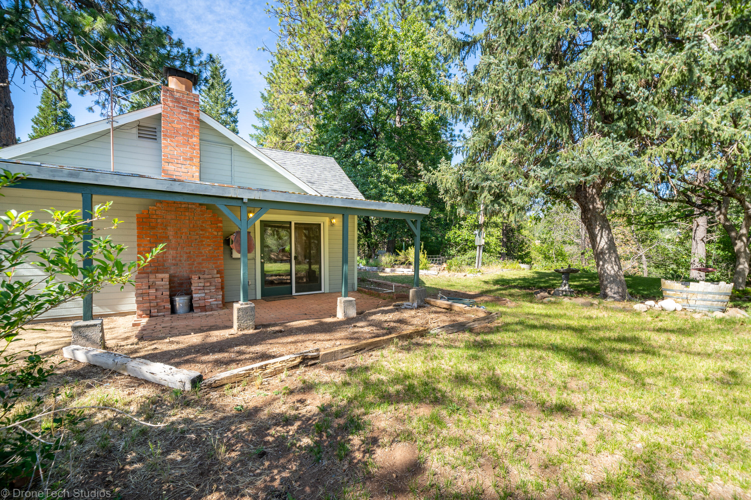 31250 2 Ponds Road Whitmore, CA 96096 - Photo 46 of 60 a backyard of a house with table and chairs