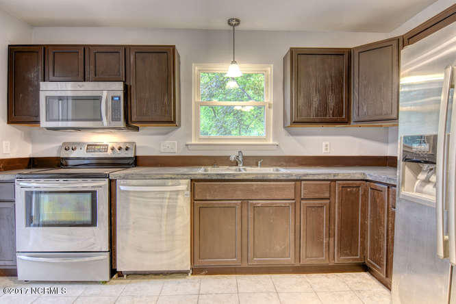 2807 Country Club Road Jacksonville, NC 28546 - Photo 12 of 28 Kitchen
