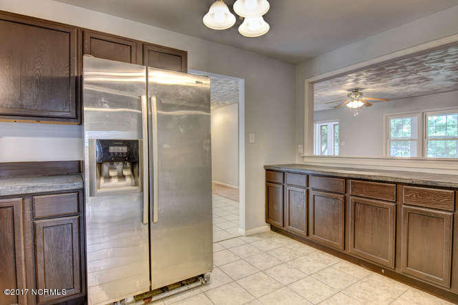 2807 Country Club Road Jacksonville, NC 28546 - Photo 13 of 28 Kitchen