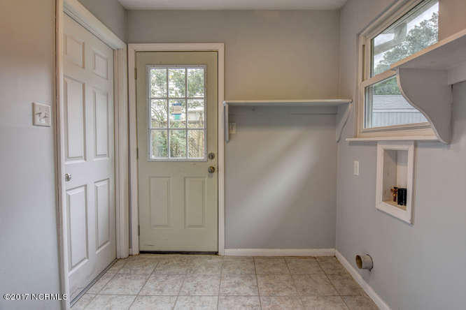 2807 Country Club Road Jacksonville, NC 28546 - Photo 15 of 28 Laundry Area Off Kitchen