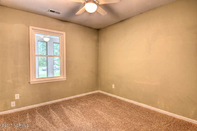 2807 Country Club Road Jacksonville, NC 28546 - Photo 17 of 28 Bedroom 1