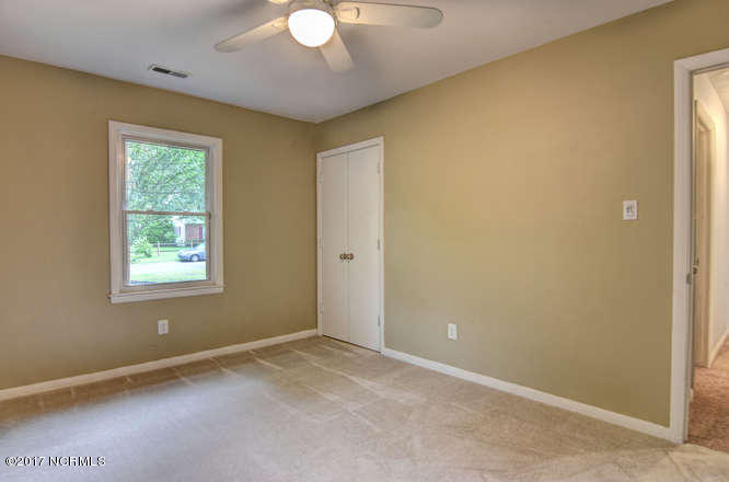 2807 Country Club Road Jacksonville, NC 28546 - Photo 23 of 28 Bedroom 2
