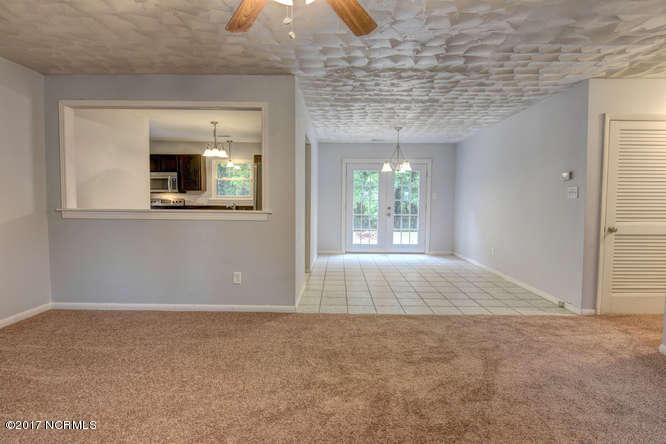 2807 Country Club Road Jacksonville, NC 28546 - Photo 8 of 28 Living Room