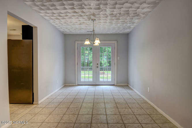 2807 Country Club Road Jacksonville, NC 28546 - Photo 9 of 28 Dining