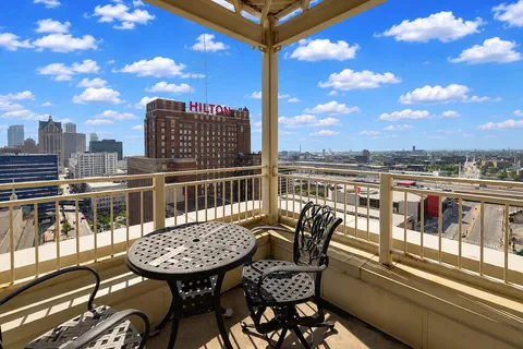 $625,000 | 606 West Wisconsin Avenue, Unit 1801, Milwaukee, WI 53203