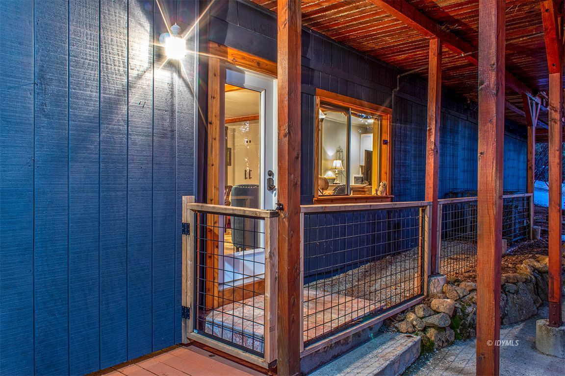 25246 Glen Road Idyllwild, CA 92549 - Photo 43 of 56 Outdoor entrance to Guest Studio