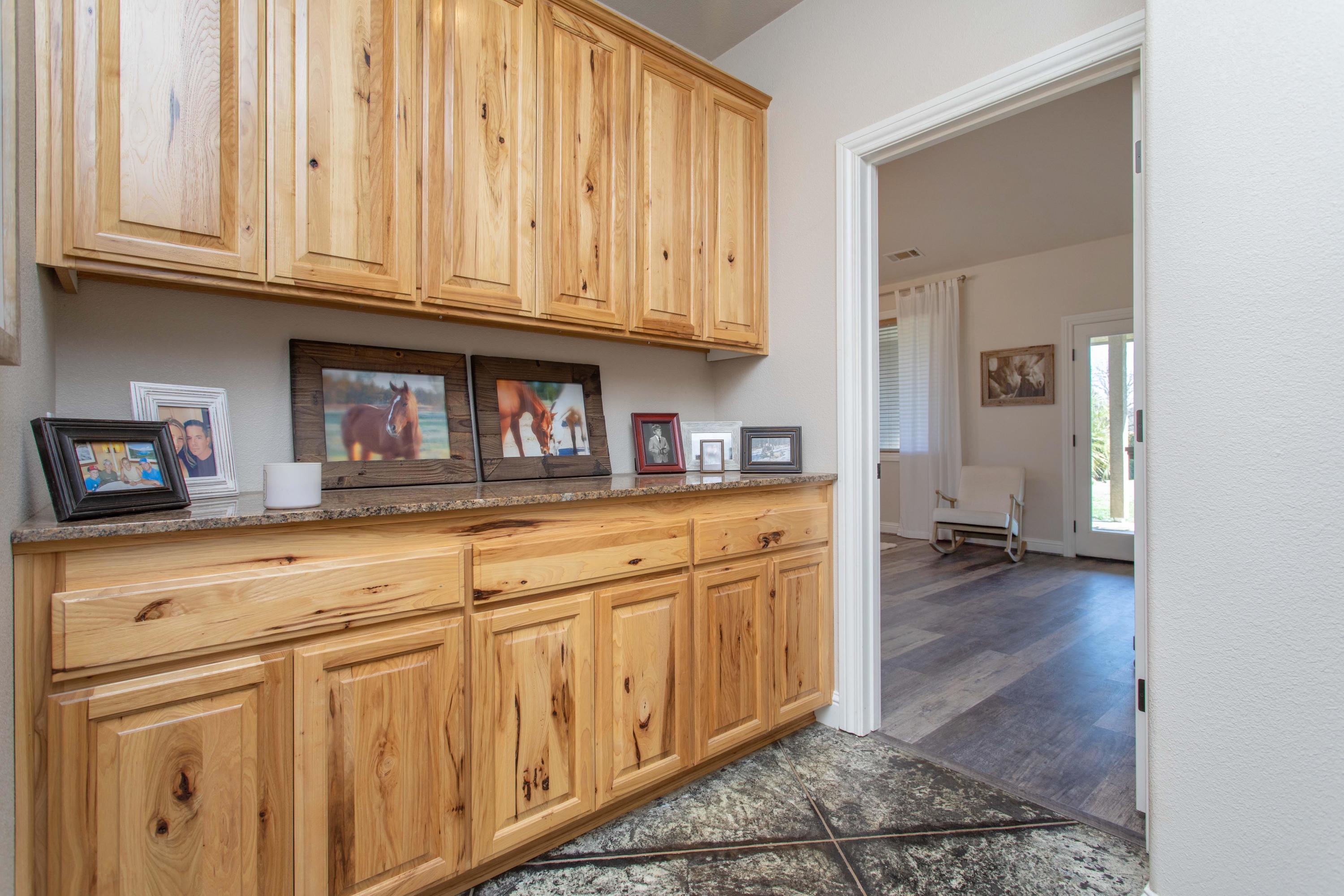 22780 Silverlode Lane Palo Cedro, CA 96073 - Photo 13 of 37 hallway